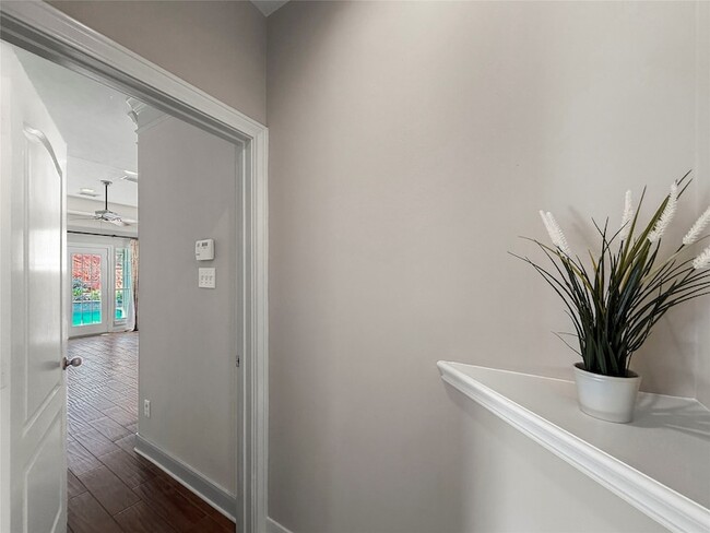 Building Photo - 1762 Lakeside Enclave Dr