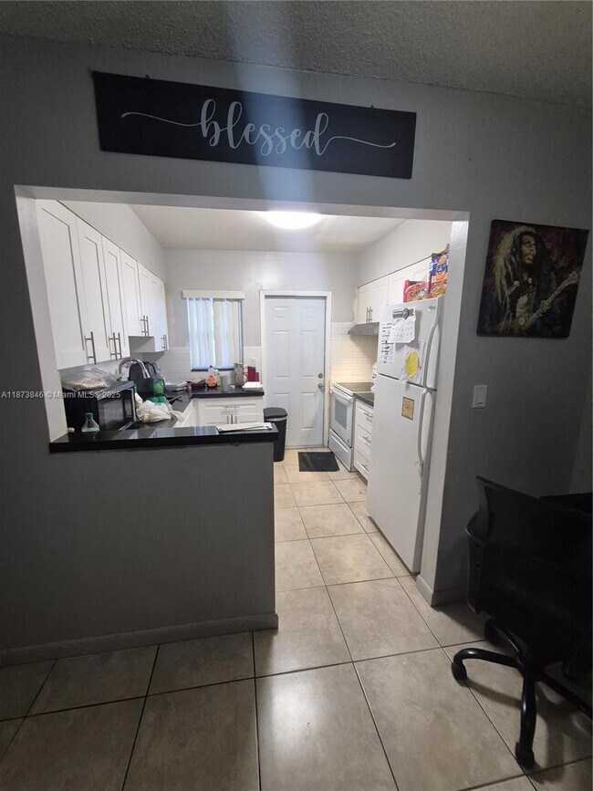 Building Photo - 216 SW 9th St