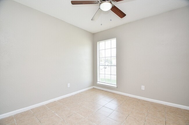 Building Photo - 14902 Gloster St