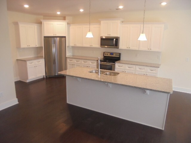 Building Photo - 1076 Adams Haven Bend