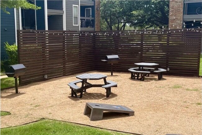 Building Photo - 2170 Thousand Oaks Dr