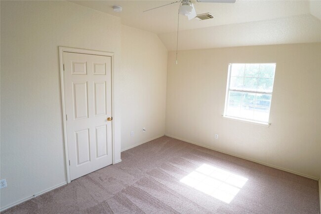 Building Photo - 2818 Southampton Way