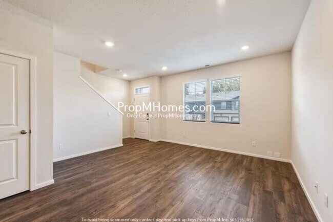 Building Photo - Newer Three Bedroom Townhome in Cornelius!