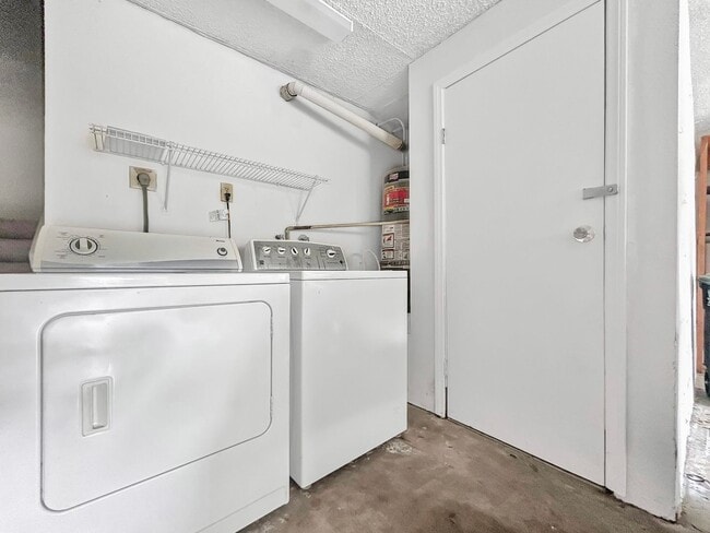 Building Photo - Beautiful 3BD/3BA W/ Attached Garage and In-Unit Laundry in La Jolla!