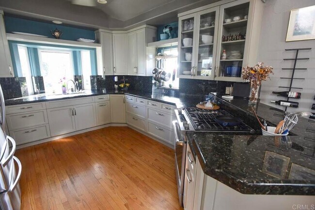 Building Photo - 5618 Bellevue Ave