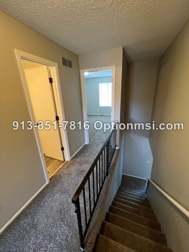 Building Photo - Half duplex AVAILABLE NOW