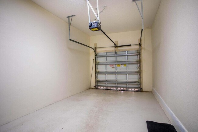 Building Photo - 6072 NW 116th Dr