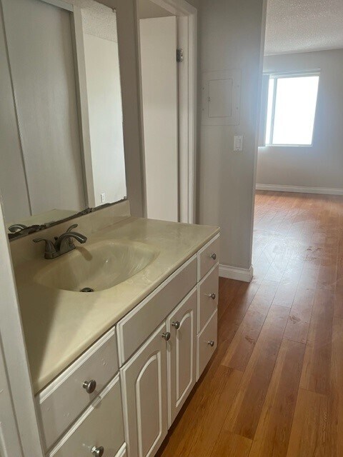 Building Photo - 21801 Roscoe Blvd