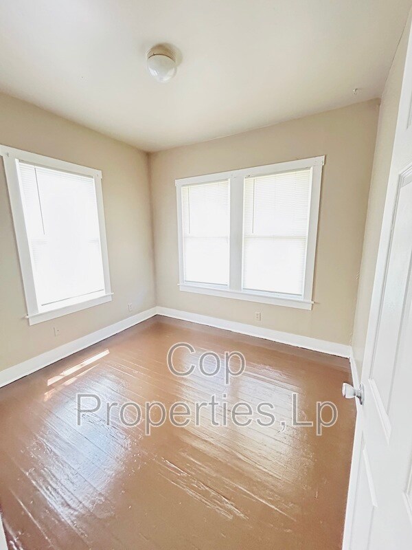 Building Photo - 1211 Hammond Ave