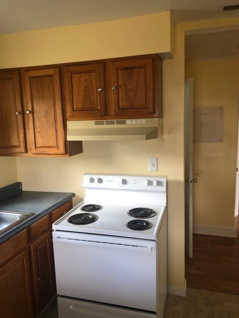 Building Photo - 923 Main St