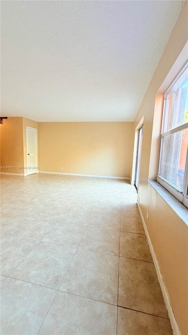 Building Photo - 948 SW 74th Ave