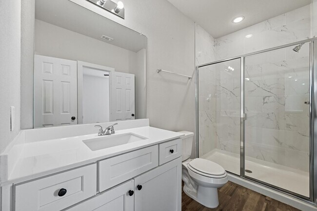 Building Photo - 3413 Valley Vista Dr
