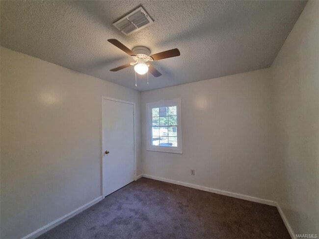 Building Photo - 2039 Winona Ave