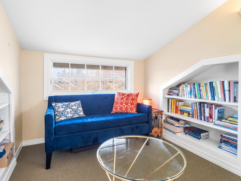 Building Photo - 3044 NE 53rd Ave