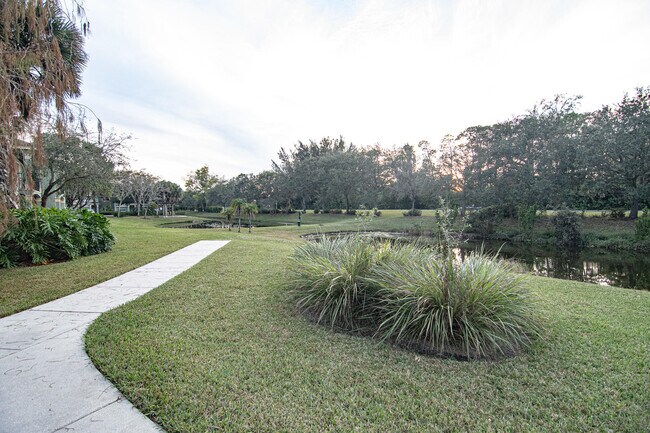 Building Photo - 350 Crestwood Cir