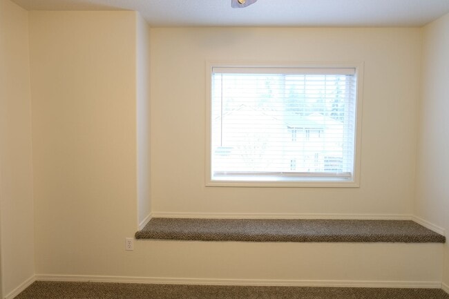 Building Photo - ***REST OF JANUARY FREE***? Your Dream Rental: Large, Serene Home with Fenced Yard?