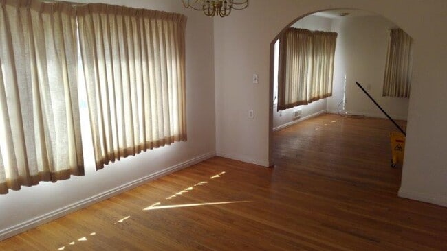 Building Photo - 4204 Charles St