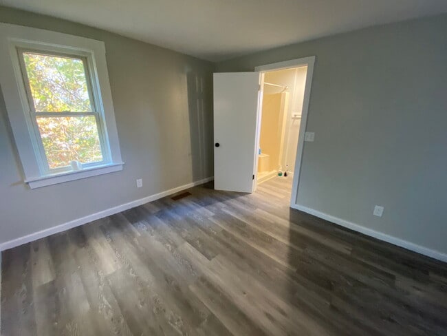 Building Photo - 311 Knox Marsh Rd