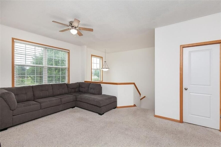 Building Photo - 1012 NE Kamies Ln