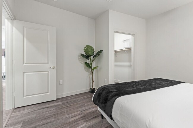 Building Photo - 5820 1/2 Cameron Road-SI FL2-ID1303392P