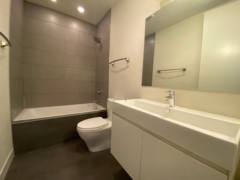 2nd Floor Hallway Bathroom - 435 W Hobbie St