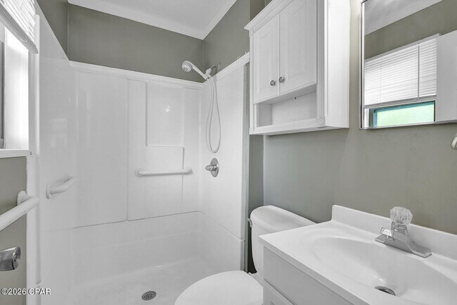 Building Photo - 922 Everitt Ave