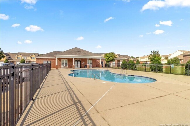 Building Photo - 1321 Braybrooke Pl