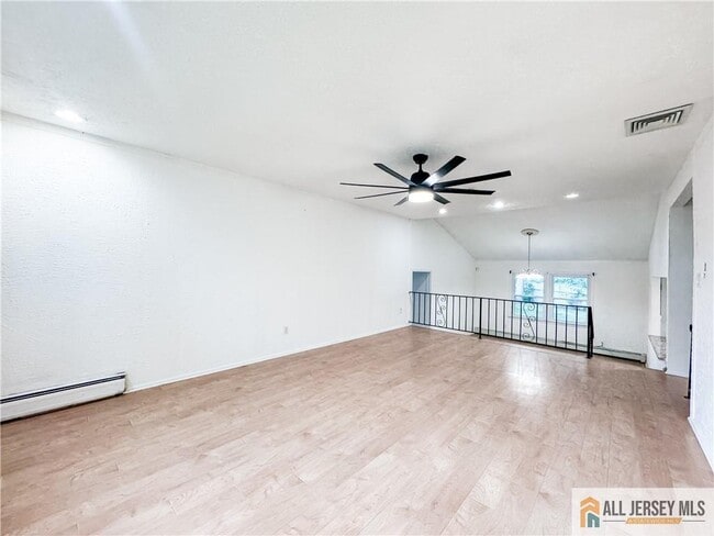 Building Photo - 742 Grove Ave