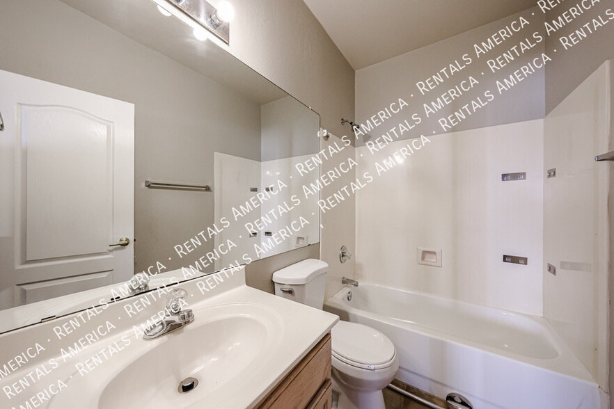 Building Photo - 13874 W Wilshire Dr