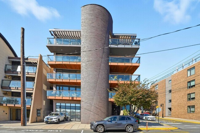 Building Photo - 215 Manhattan Ave