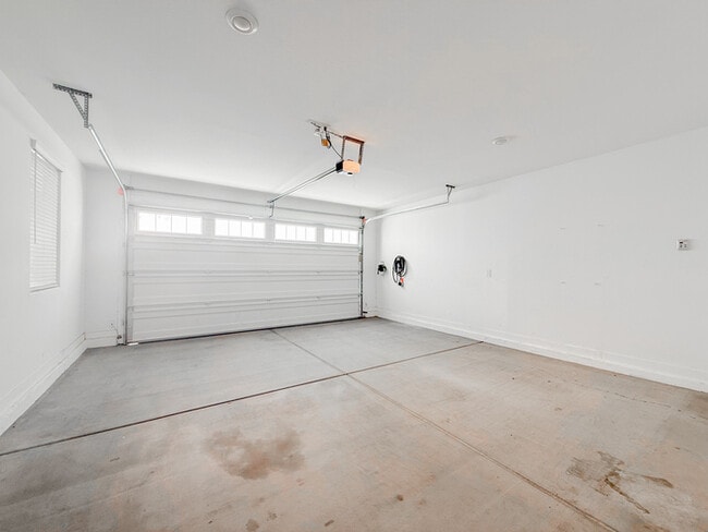 Building Photo - 3719 S 63rd Dr