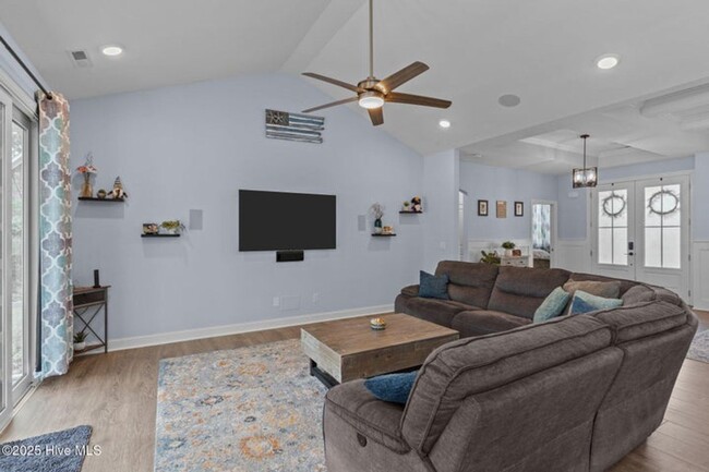 Building Photo - Welcome to this stunning 4-bedroom, 3.5-ba...