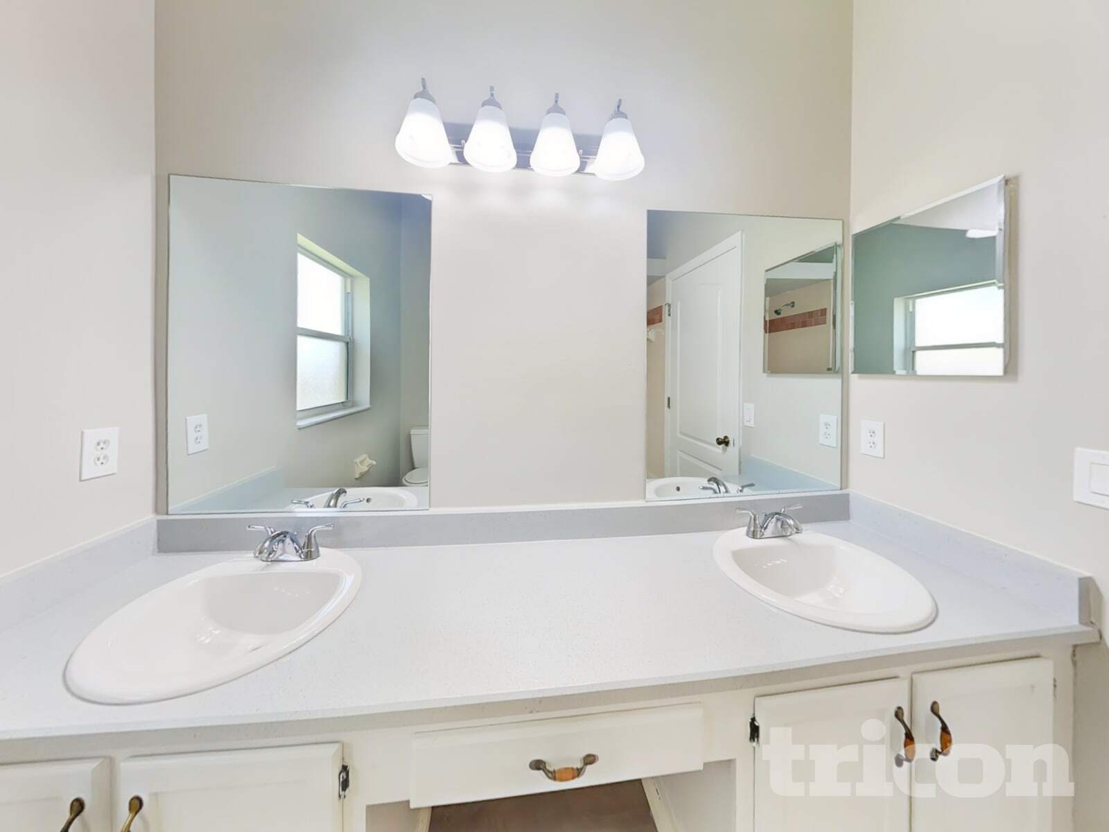 Building Photo - 250 Parkview Dr