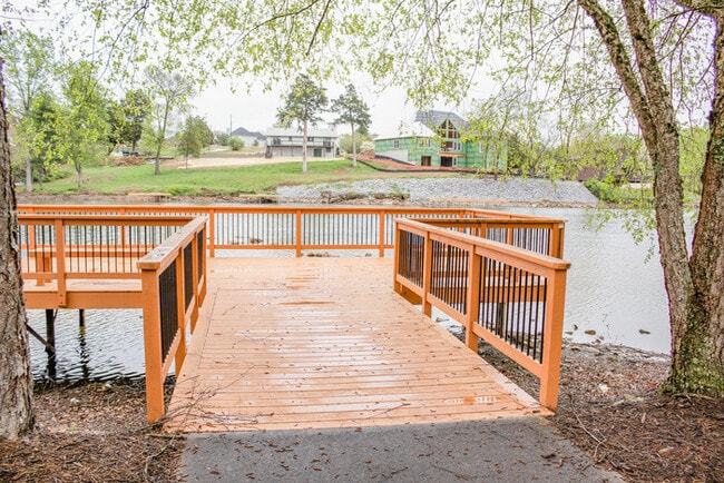 Building Photo - Updated 2BR 2.5BA Home w/ Lake Access • New Countertops • Patio in Farragut