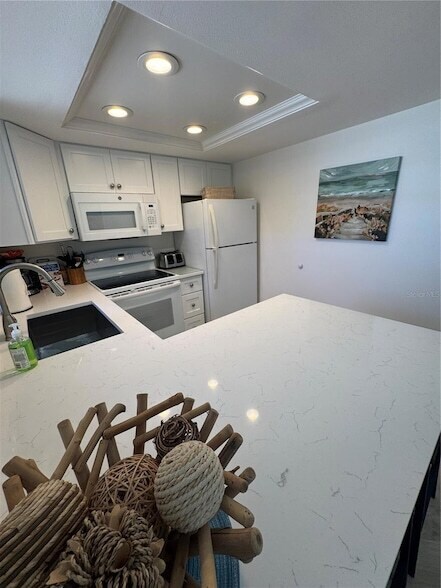 Building Photo - 2571 Cyprus Dr