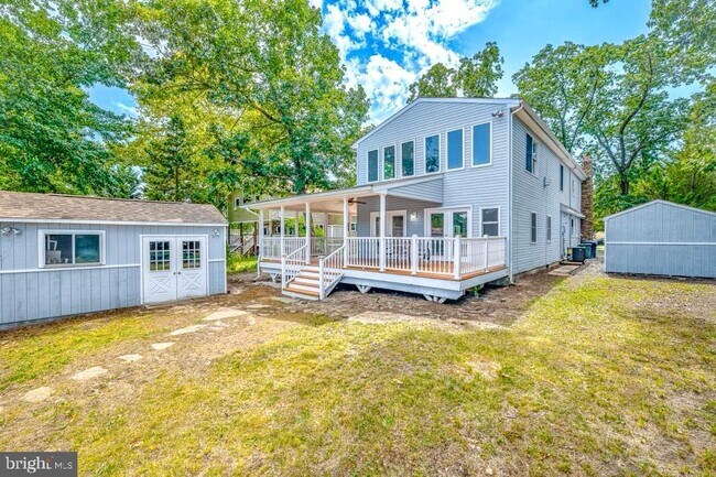 Building Photo - 3614 Lakeside Dr