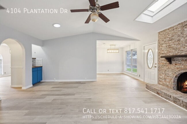 Building Photo - 4104 Plantation Dr
