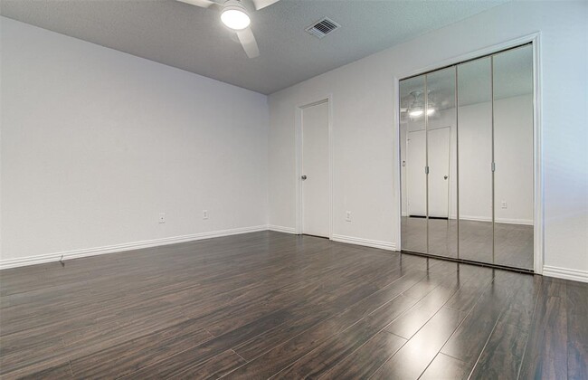 Building Photo - 13001 Campos Dr