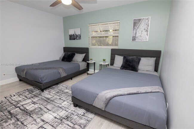 Building Photo - 413 Tamarind Dr