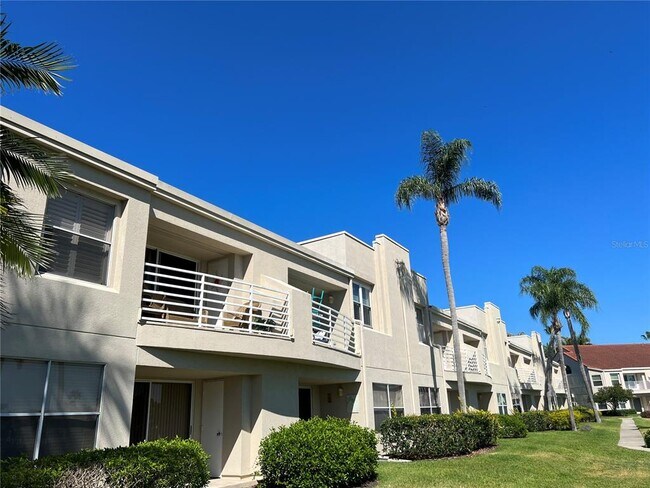 Building Photo - 6100 Bahia Del Mar Cir