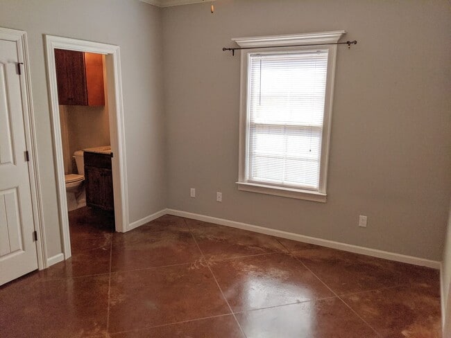 Building Photo - Beautiful Home in the CENTER of LAFAYETTE!!