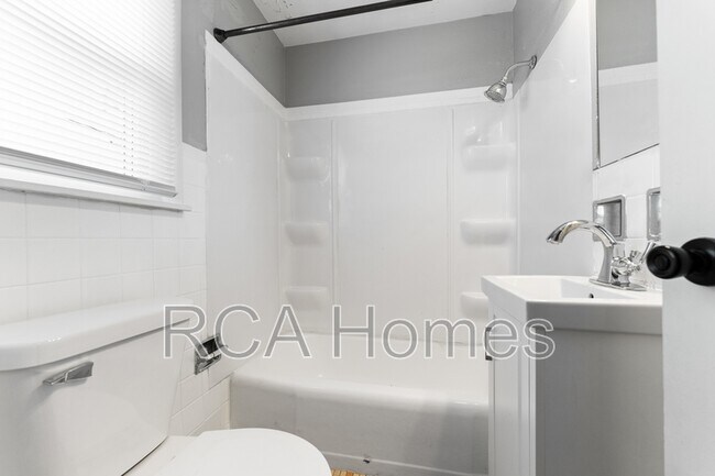 Building Photo - 2435 Shelby St