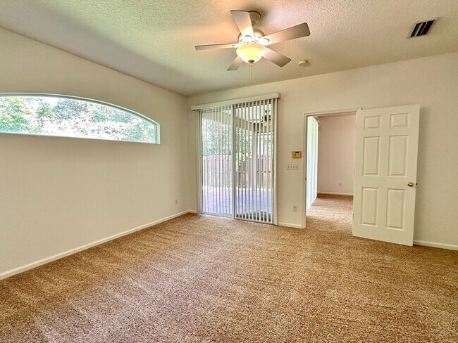 Building Photo - North Hampton! Amenities Galore! 4 Bed, 3 Bath!