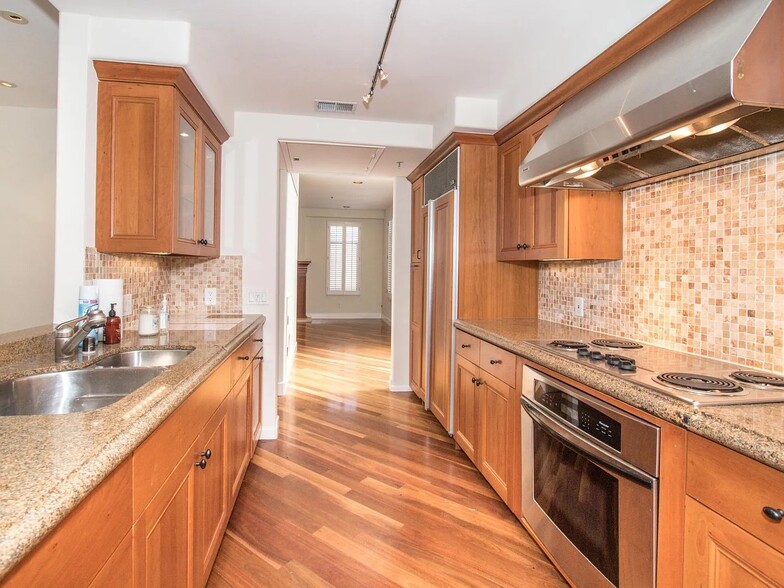 Building Photo - 233 Homer Ave