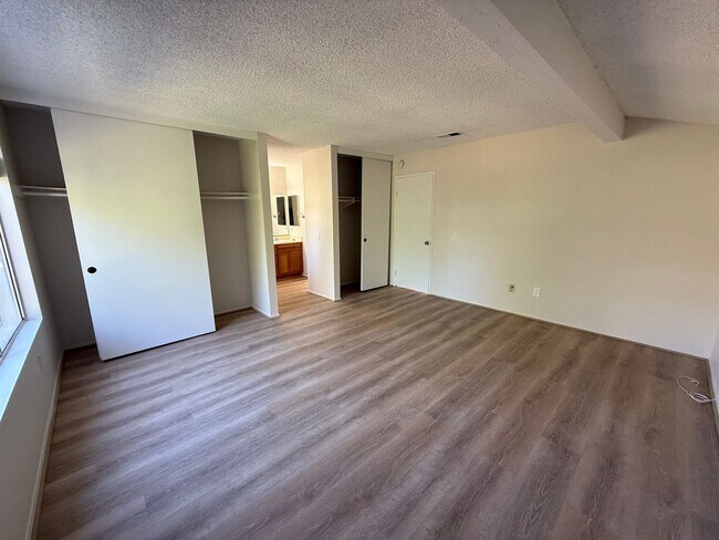 Building Photo - Wonderful 4 Bedroom 2-story Townhome in "F...