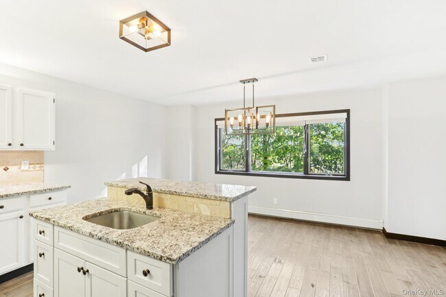 Building Photo - 6 Pheasant Walk