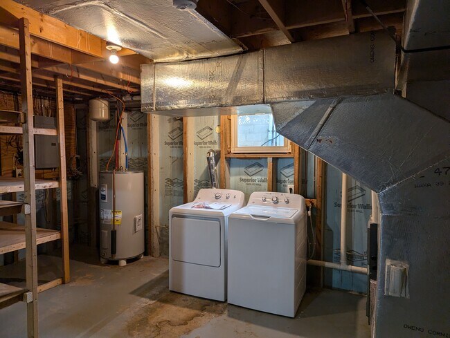 Lower Level Washer/Dryer - 612 Benjamin Ct