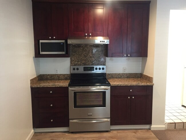 Building Photo - 44-2201