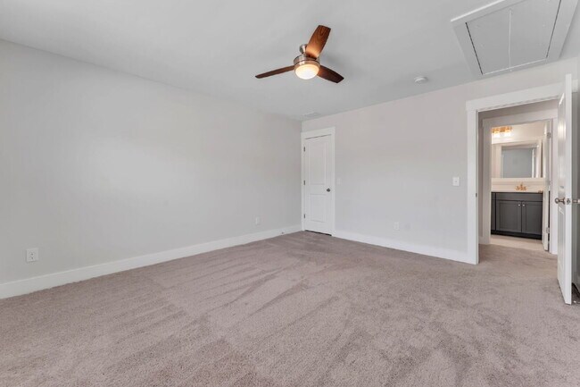 Building Photo - Elegant 3 Bed / 2.5 Bath Luxury Townhome + Bonus Room in Indigo Pointe with Main-Level Primary Su...