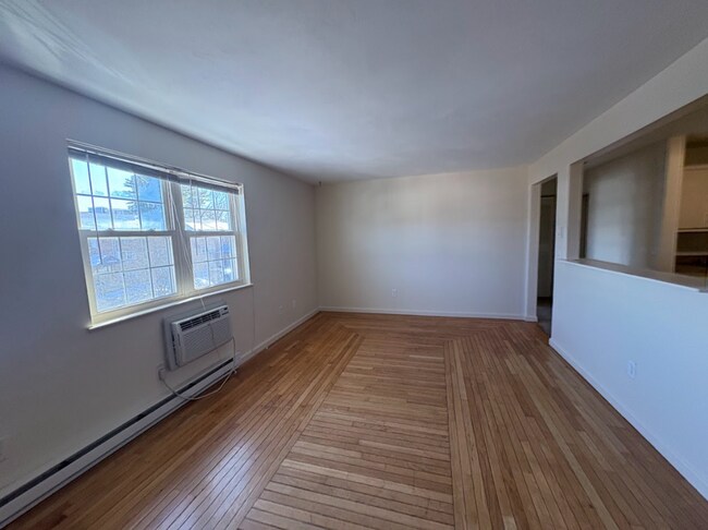 Building Photo - 740 Central St